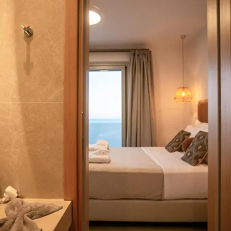 Only Yours , Mykonos פאראגה